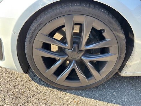 Used 2021 Tesla Model S Plaid image 15