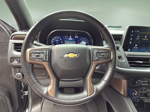 Used 2023 Chevrolet Suburban High Country w/ Premium Package 2 AWD/4WD image 32