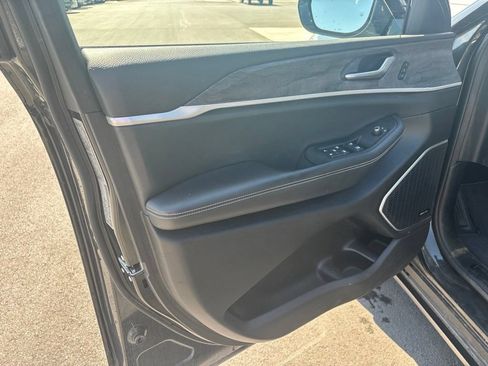 Used 2022 Jeep Grand Cherokee L Limited w/ MOPAR Finishing Package AWD/4WD image 6