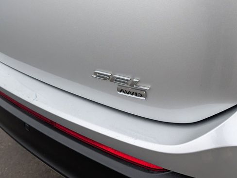 Used 2018 Ford Edge SEL w/ Equipment Group 201A image 16