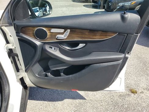 Used 2020 Mercedes-Benz GLC 300 image 35