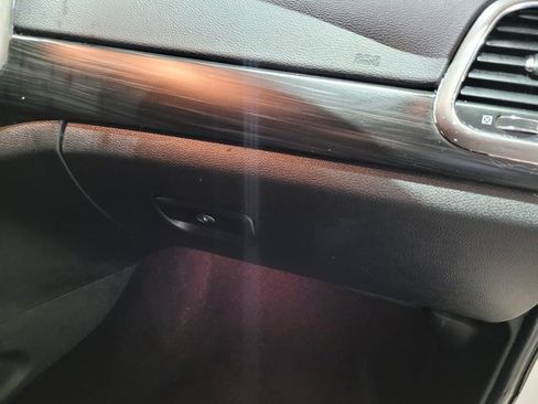 Used 2019 Jeep Grand Cherokee Laredo w/ Security & Convenience Group image 53