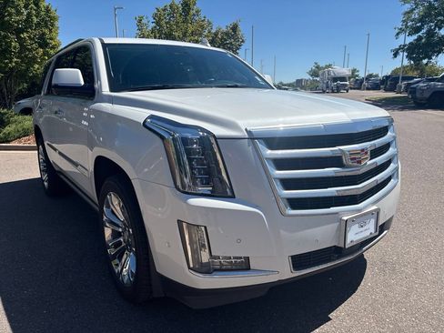 Used 2020 Cadillac Escalade Premium Luxury AWD/4WD image 7