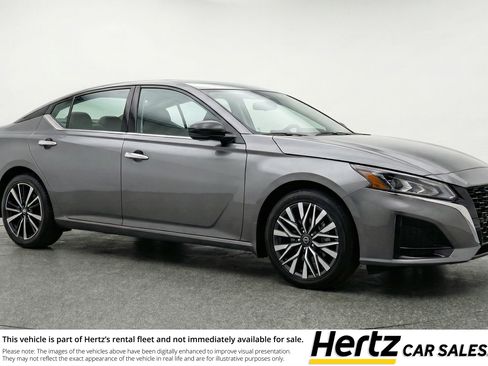 Used 2025 Nissan Altima 2.5 SV image 1