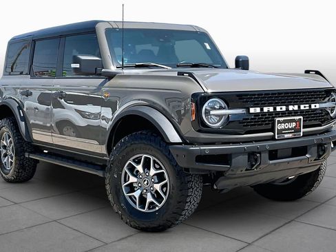 Used 2025 Ford Bronco Badlands AWD/4WD image 3