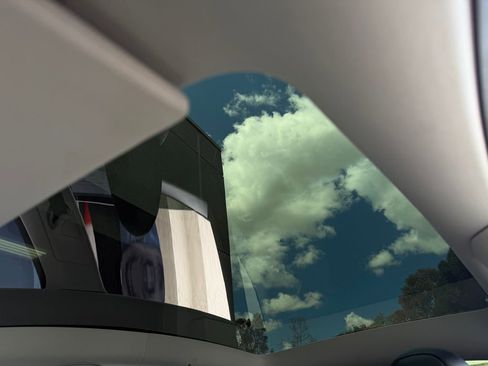 Used 2025 Tesla Model Y Long Range RWD image 17