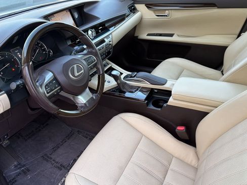 Used 2016 Lexus ES 350 w/ Luxury Package w/Wood Trim FWD image 11