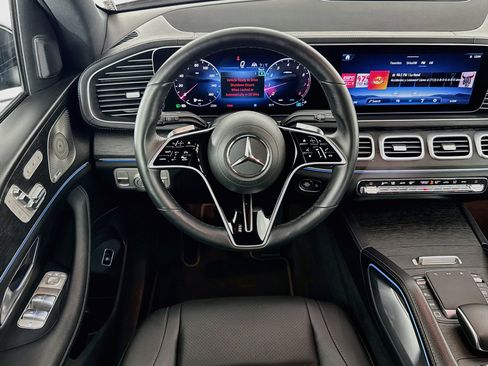 Used 2025 Mercedes-Benz GLS 450 4MATIC image 15