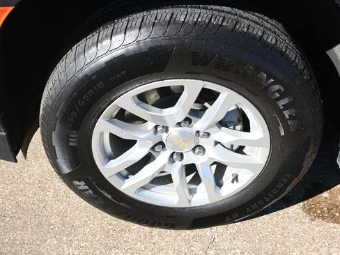 Used 2023 Chevrolet Tahoe LT image 2