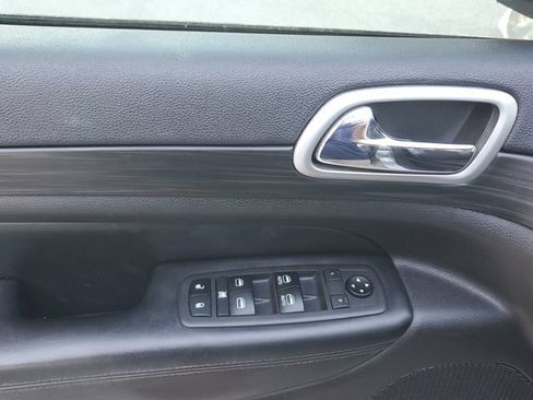 Used 2019 Jeep Grand Cherokee Altitude RWD image 19