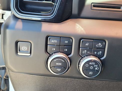 Used 2024 GMC Sierra 2500 AT4 AWD/4WD image 28