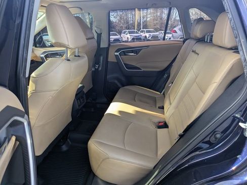 Used 2021 Toyota RAV4 XLE Premium image 15