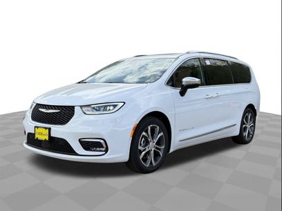 New 2026 Chrysler Pacifica Pinnacle w/ Trailer Tow Group