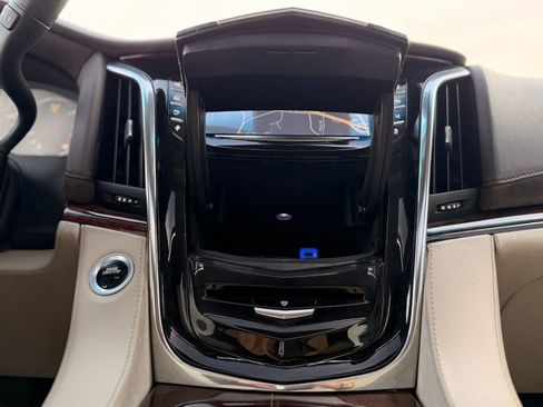 Used 2015 Cadillac Escalade ESV Premium image 39