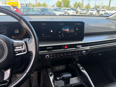 Used 2024 Kia Sorento S FWD image 17