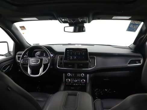 Used 2023 GMC Yukon XL SLT w/ SLT Premium Package image 15