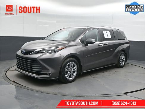 Used 2024 Toyota Sienna Platinum image 7