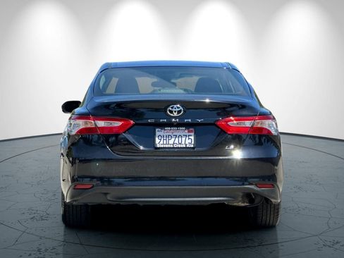 Used 2018 Toyota Camry LE FWD image 5
