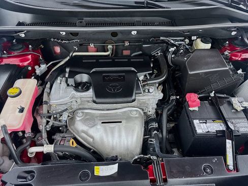 Used 2018 Toyota RAV4 LE w/ All Weather Liner Package FWD image 27