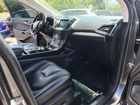Used 2019 Ford Edge Titanium FWD image 38