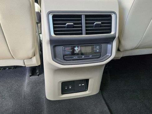 Certified 2024 Volkswagen Atlas SE FWD image 16