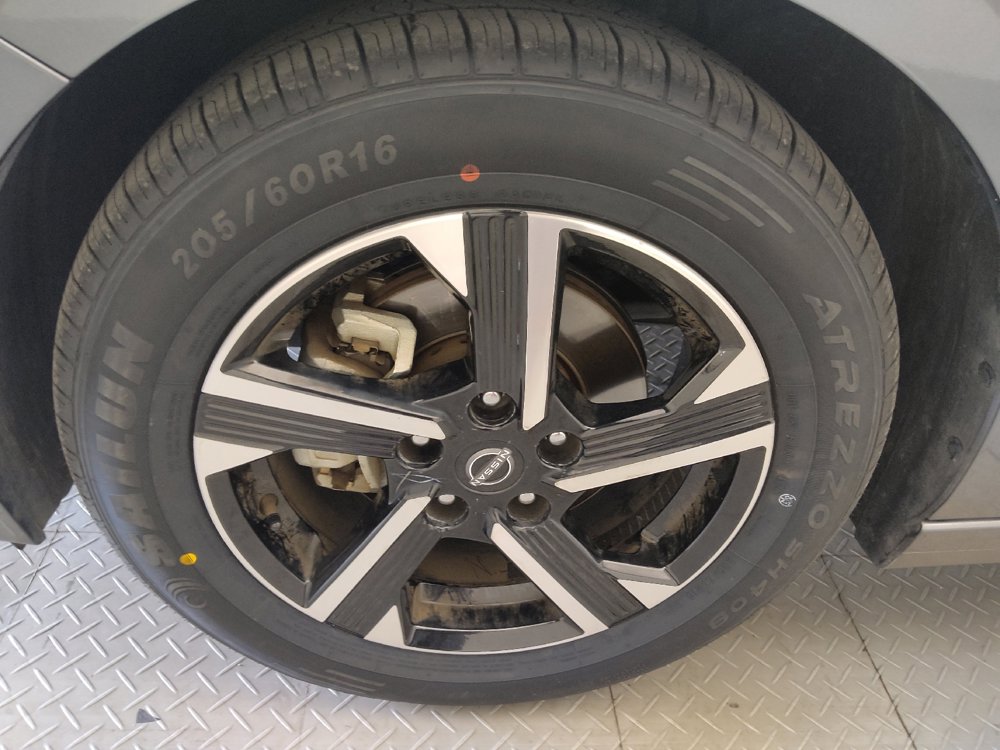 Used 2025 Nissan Sentra SV FWD image 31