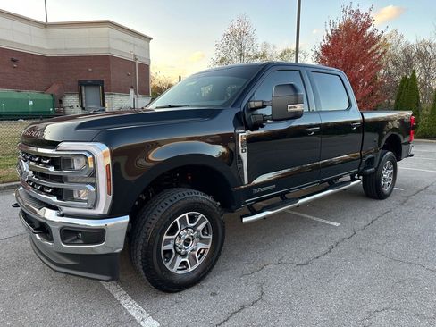 Used 2025 Ford F250 Lariat image 2