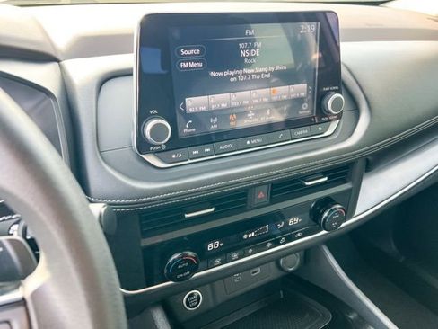 Used 2023 Nissan Rogue SV image 22