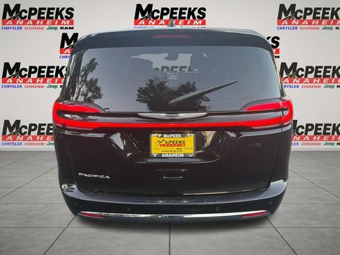 Used 2024 Chrysler Pacifica Touring-L FWD image 4