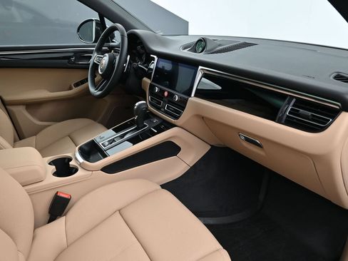 Certified 2026 Porsche Macan AWD/4WD image 14