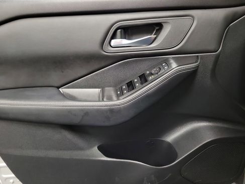 Used 2024 Nissan Rogue SV image 21