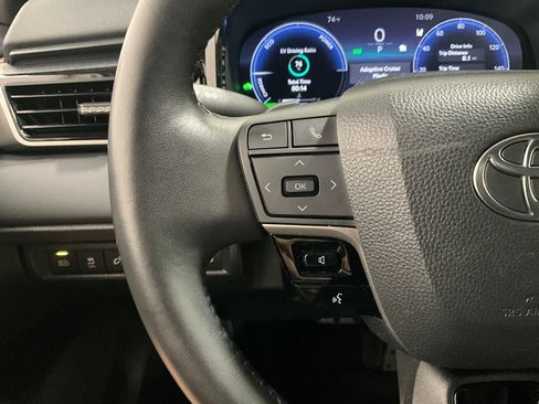 Used 2025 Toyota Camry XSE FWD image 18