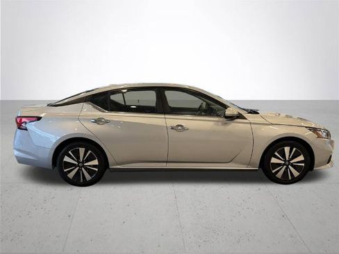 Certified 2022 Nissan Altima 2.5 SV image 6