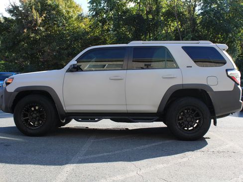 Used 2015 Toyota 4Runner SR5 image 25