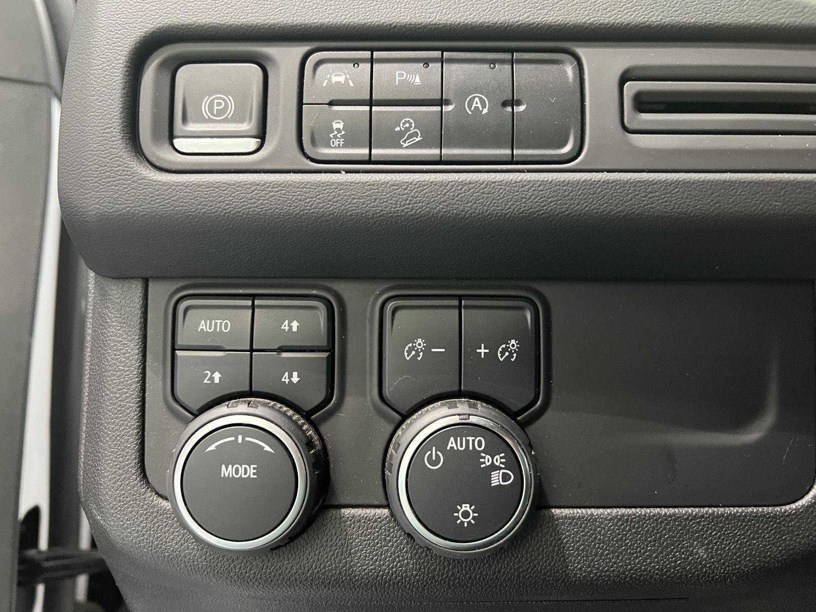 Used 2023 Chevrolet Tahoe Premier AWD/4WD image 37