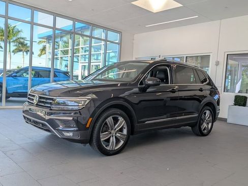 Used 2018 Volkswagen Tiguan SEL Premium image 3