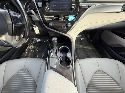 Used 2021 Toyota Camry SE image 12