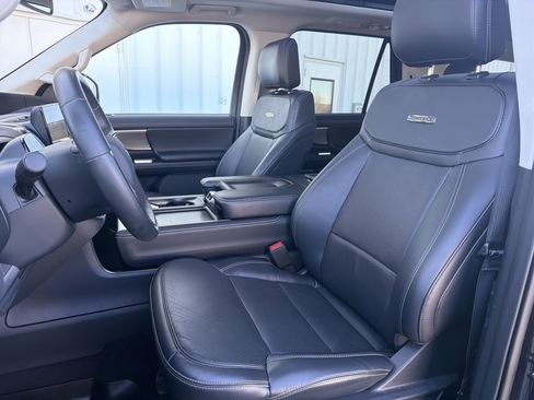 Certified 2025 Ford Expedition Platinum image 25