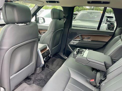 Used 2025 Land Rover Range Rover SE AWD/4WD image 32