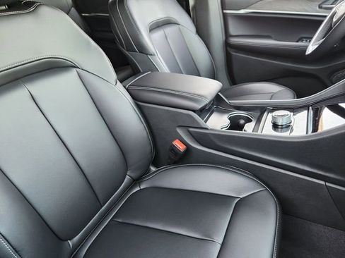 New 2025 Jeep Grand Cherokee L Limited w/ Black Appearance Package image 10