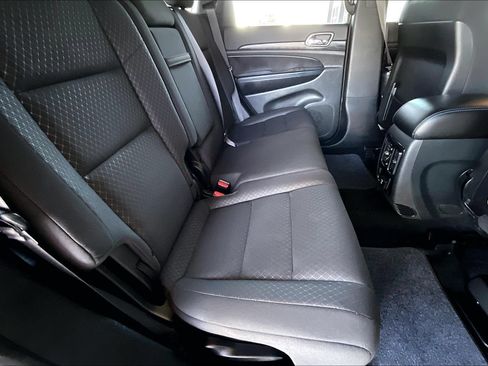 Used 2020 Jeep Grand Cherokee Laredo AWD/4WD image 21