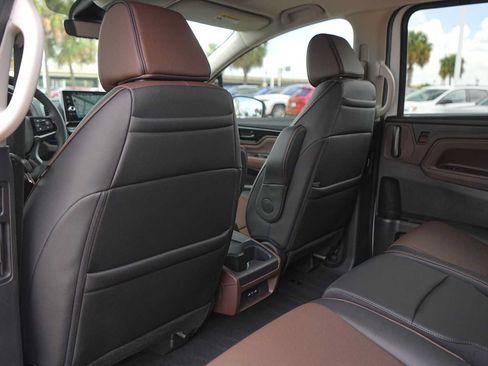 Used 2026 Honda Odyssey Elite image 13