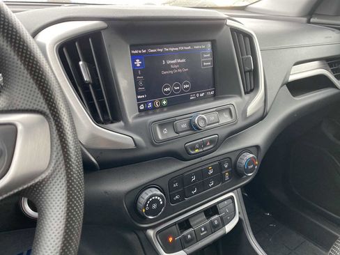 Used 2024 GMC Terrain SLE image 18