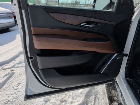 Used 2017 Cadillac Escalade ESV Premium Luxury image 7