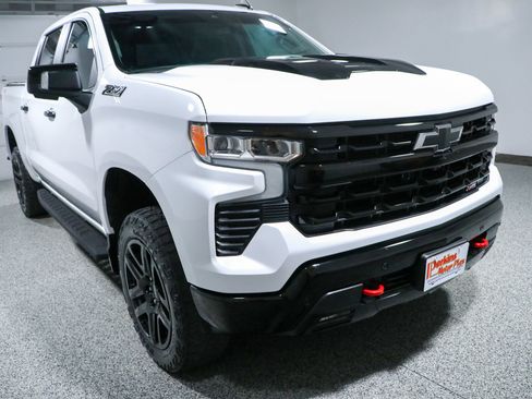 Used 2024 Chevrolet Silverado 1500 LT Trail Boss w/ LT Trail Boss Premium Package AWD/4WD image 5