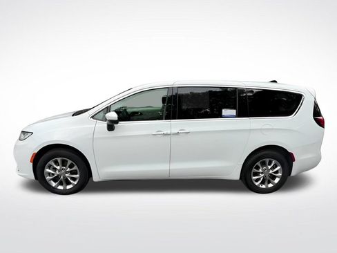 Used 2023 Chrysler Pacifica Touring-L AWD/4WD image 7