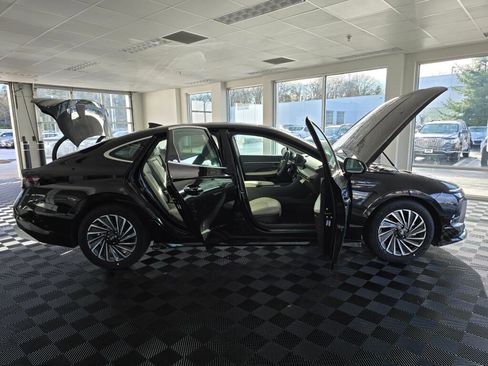 New 2025 Hyundai Sonata Limited image 18