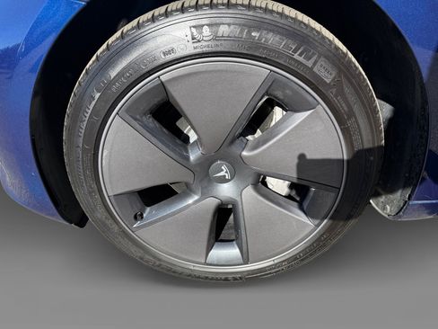 Used 2023 Tesla Model 3 Standard Range image 9