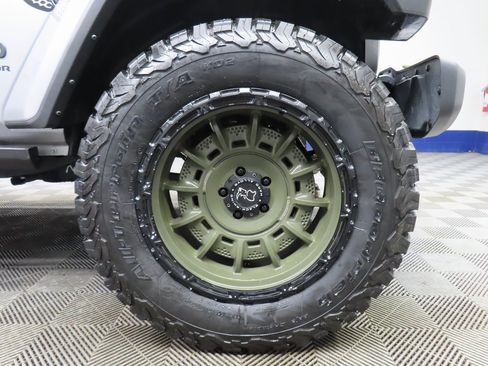 Used 2021 Jeep Gladiator Sport image 8