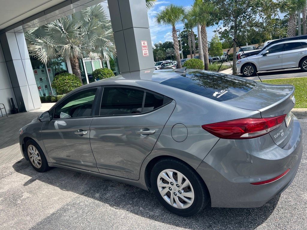 Used 2017 Hyundai Elantra SE FWD image 4